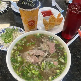 P9 with crab ragoon and Thai tea