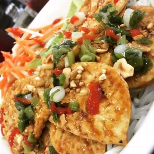 Bùn with tofu