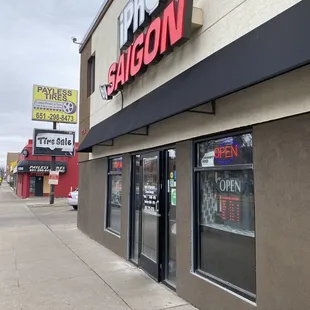 the outside of a restaurant