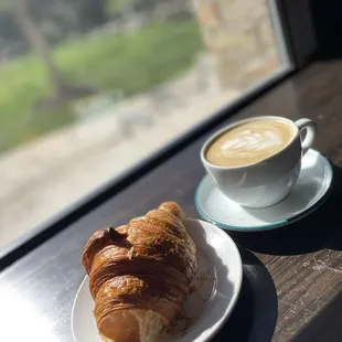 Cappuccino &amp; croissant