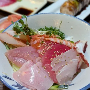 Chirashi bowl