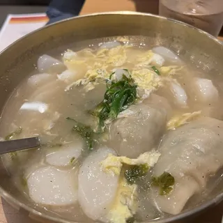 Rice Cake with Mandoo Soup