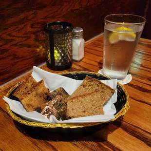 Irish soda bread(left) and Irish brown bread(right)
