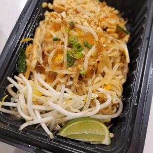 D45. Country-Style Phad Thai with chicken