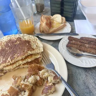 Breakfast which as you can see are good portions for 1 person.