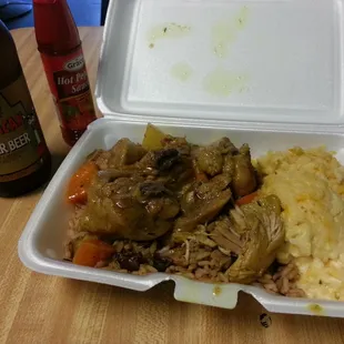 Curry Chicken lunch special with mac&apos;n&apos;cheese and rice&apos;n&apos;beans sides.