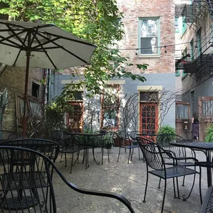 Love their courtyard!