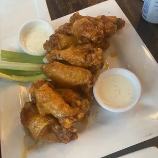 17 Chicken wings medium with ranch