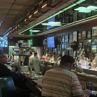 Relaxed bar, not too crowded Saturday night at 7:30