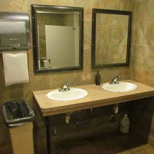 Clean bathroons