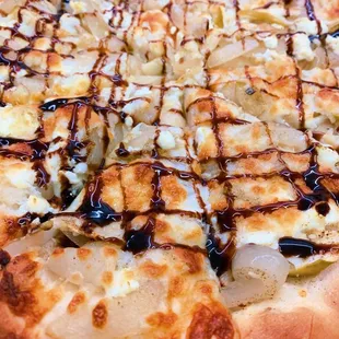 Apple &amp; Goat Cheese Pizza