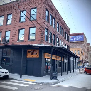 the outside of a restaurant