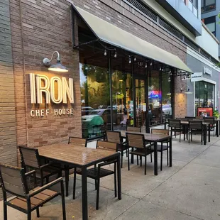 the outside of the restaurant