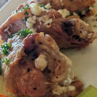 food, chicken wings and fried chicken