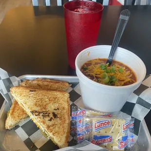 Brisket chili with grilled cheese