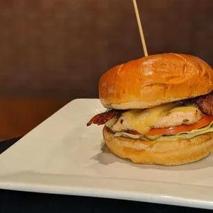 a chicken sandwich on a plate