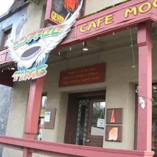 the front of a cafe