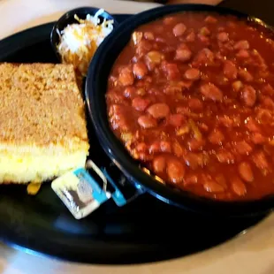 Chilli and corn bread