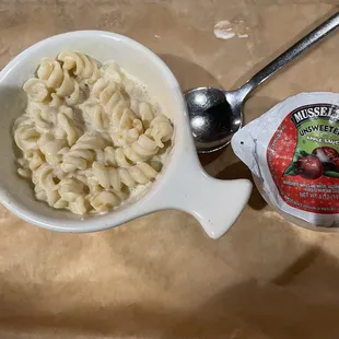 Kids Mac n cheese and applesauce