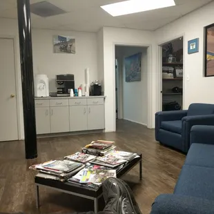 Nice waiting room, magazines, tv, coffee and water.