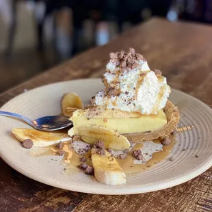 One of my fav dessert- Banana Cream Pie. Yum!!