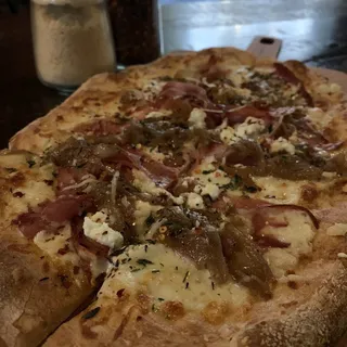 Prosciutto pizza