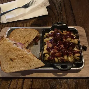 Pulled Pork Sandwich &amp; BBQ Mac &amp; Cheese