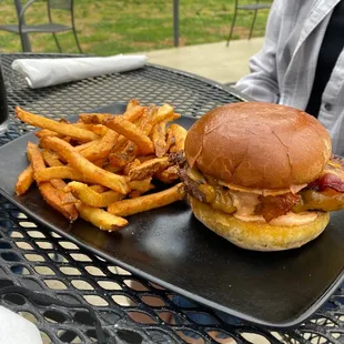 Patty Melt on a bun w/fries