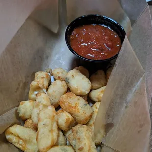 Garlic cheese curds