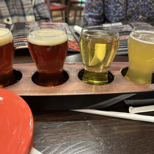 Flight of 4: 2 pumpkin ale, pineapple cider &amp; peach cider. ALL fabulous!