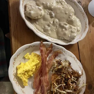 Biscuits &amp; gravy, hash browns, bacon, &amp; eggs