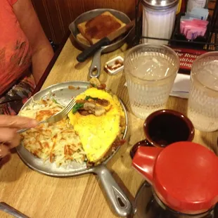 Spinach, tomato, and mushroom omelette.