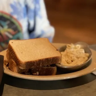 Kids pulled pork sammich with Mac n cheese