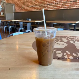 vanilla latte w oat milk :)