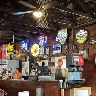 Fun crew and good beef ribs!