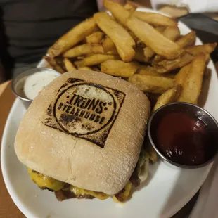 Cheeseburger &amp; fries