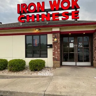 the front of a chinese restaurant