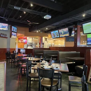 Table and booth seating