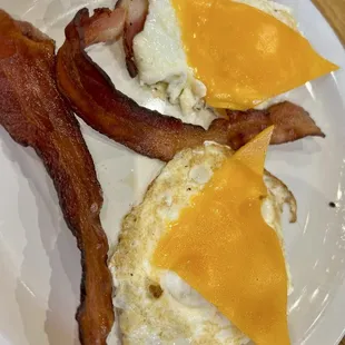 Bacon and eggs with cheddar