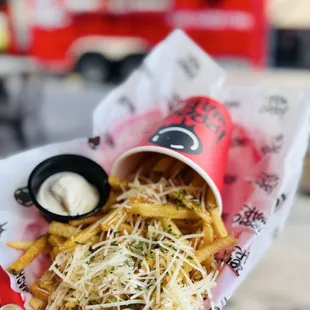 Truffle fries &amp; sauce