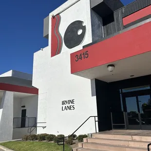 The entrance to Irvine Lanes