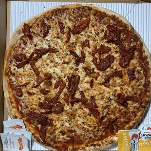 Pizza with sundried tomatoes