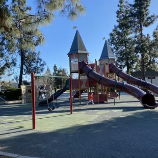 Bigger kid play structure - 2 towers