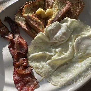 bacon, eggs and toast
