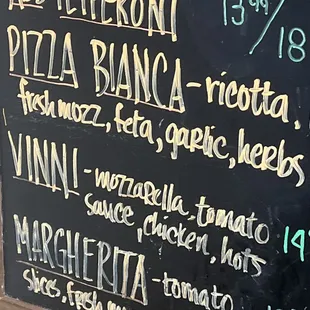 Got a large pizza Bianca with spinach and sausage today.