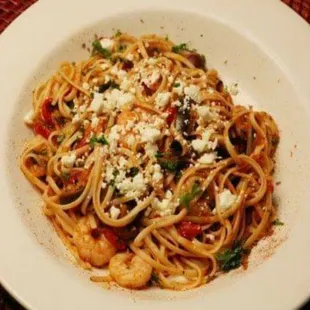 Shrimp and red pepper pasta