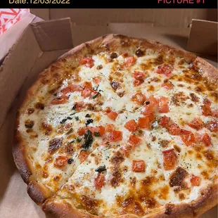 Pizza Margherita, Isabella&apos;s Pizzeria, Italian food