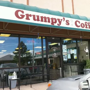 the outside of a coffee shop