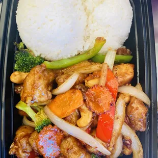 Cashew Chicken (tofu, beef and shrimp available)