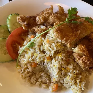 Fried chicken over fried rice / ข้าวผัดไก่ทอด